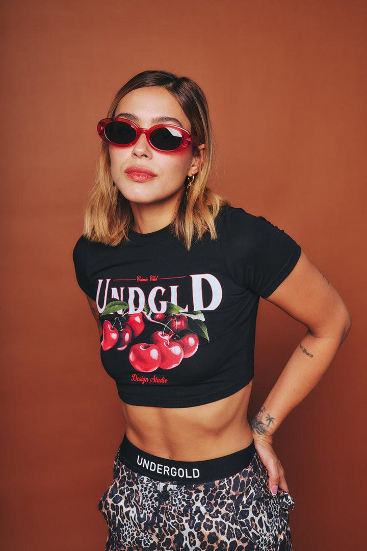 Basics Cherries Baby Tee Black - Ultravioleta