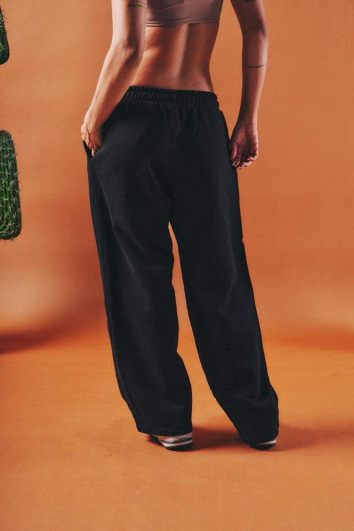 Line Logo Straightpants Black - Ultravioleta